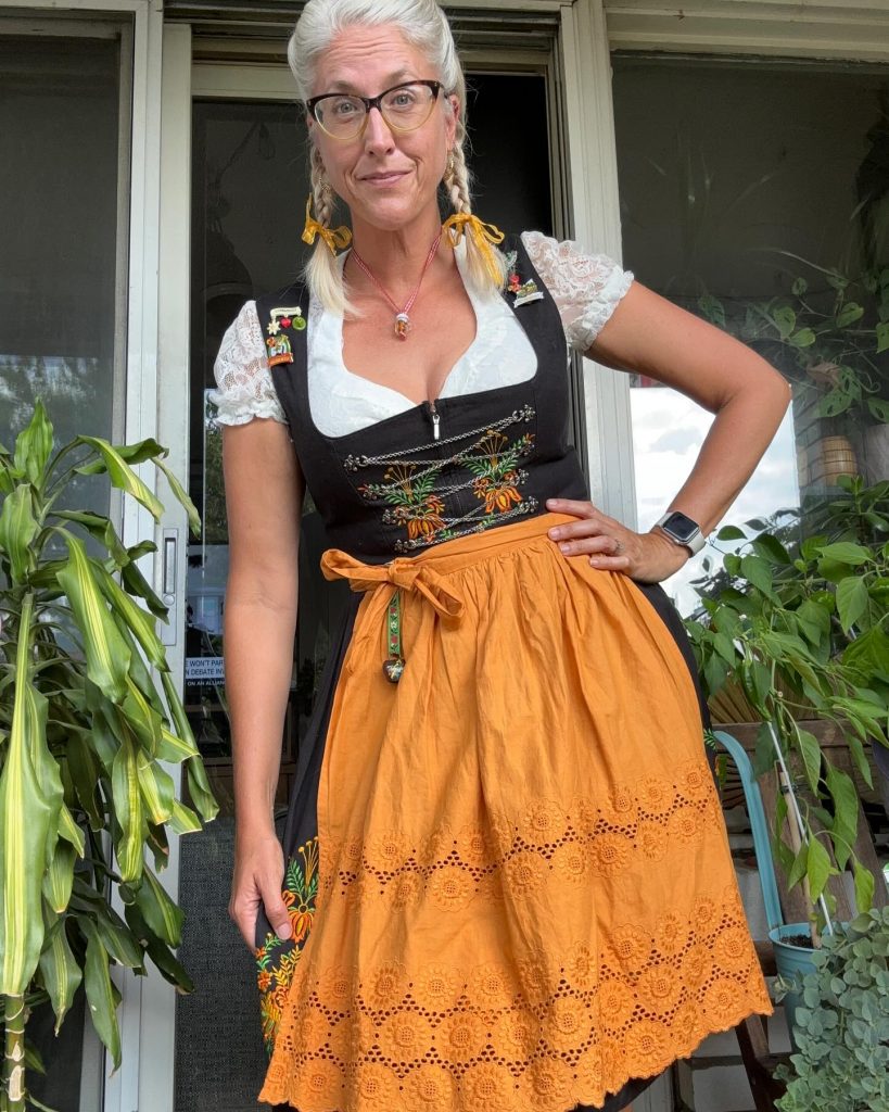 Photo of the Vintage Inn Blog in dirndl from Munich Germany. 