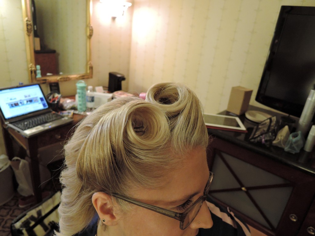 Vintage Rockabilly Hairstyle Viva 18 - Victory Rolls