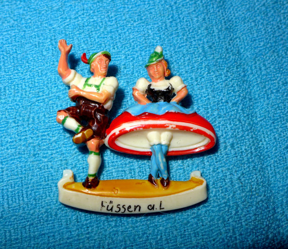 Vintage German hat pin with bavarian dancers