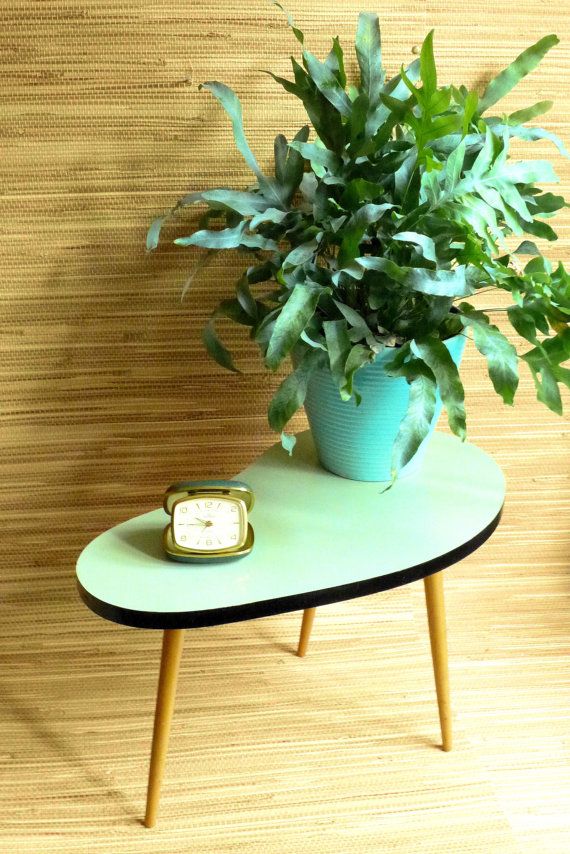 Vintage Formica Table: Kidney Table - Tripod - Formica - Mint - Mid Century