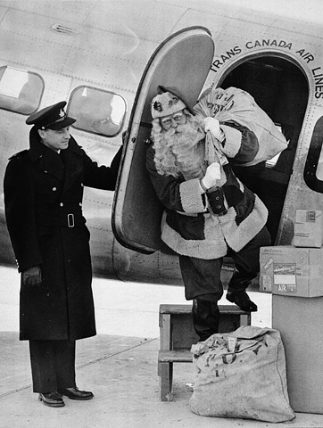 1930s vintage photo: First consignment of airmail flown by Trans-Canada Air Lines from Toronto to Winnipeg with Santa making the delivery. 