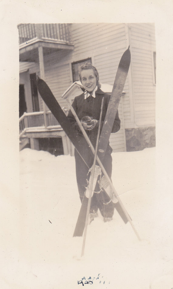 1940s vintage image of a woman skier in 1940s ski fashion