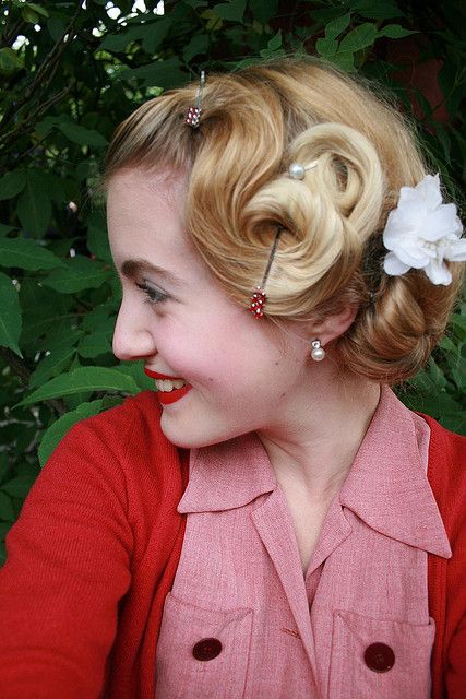 vintage pincurls hairstyle