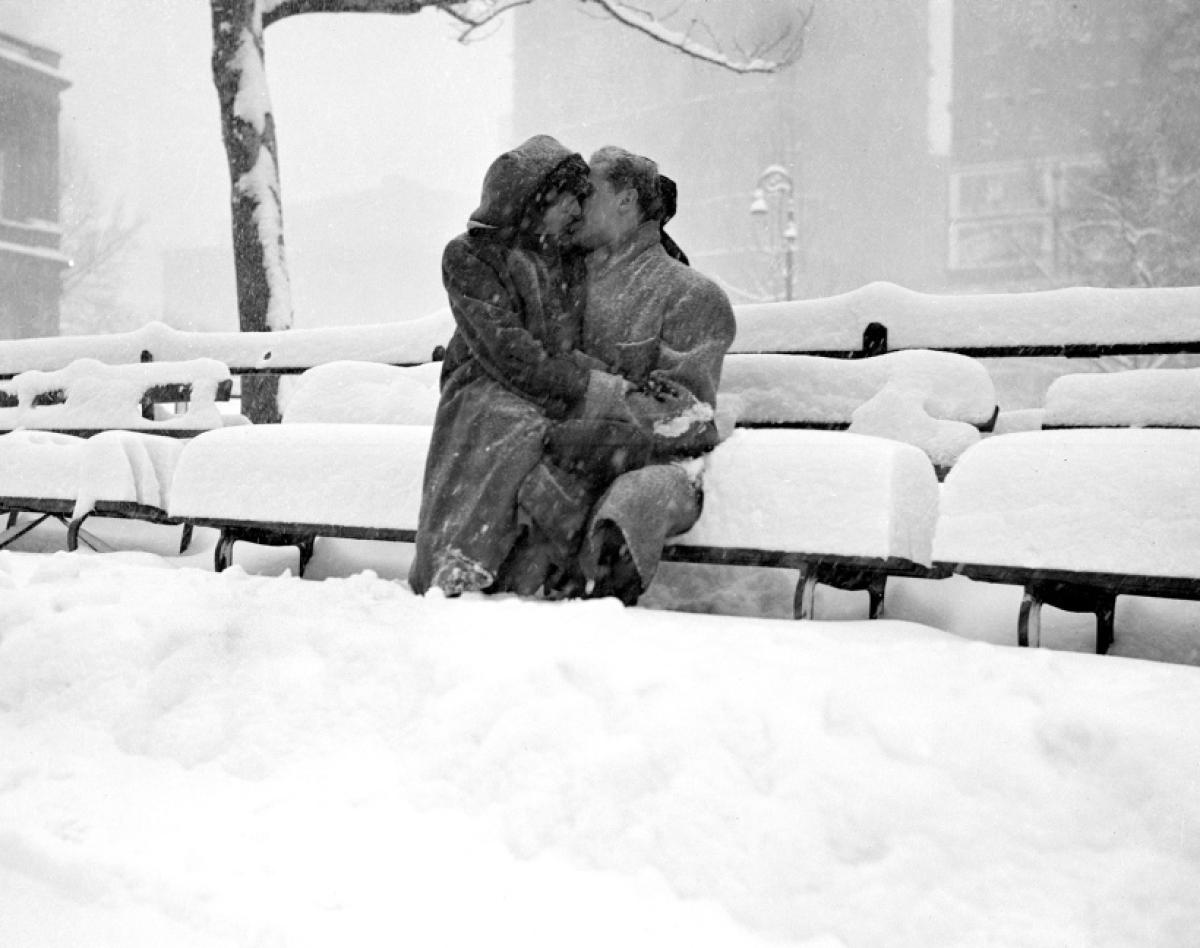 1947 photo of a couple in New York kissing on a bench during a snowstorm. 