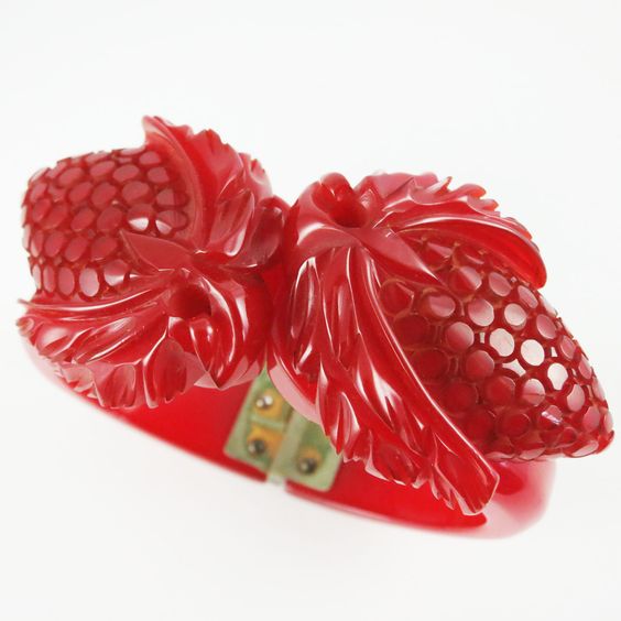 1930s Fashion Accessory: 1930s red Bakelite carved clamper bracelet