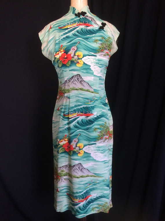 Hale Hawaii label late 1940s Hawaiian dress. 1940s vintage fashion. 