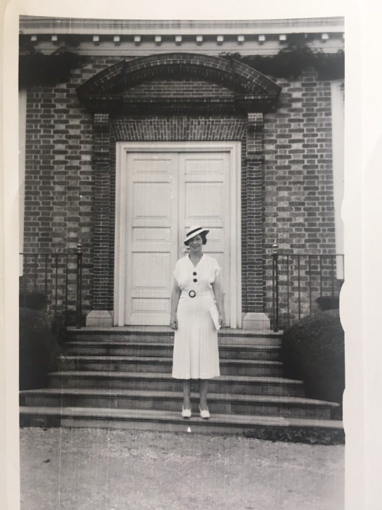 1930s-vintage-image-of-woman