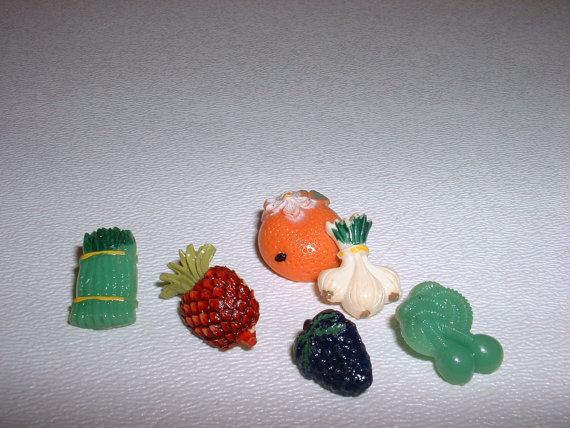 Vintage Buttons: 1950s vintage plastic fruit buttons