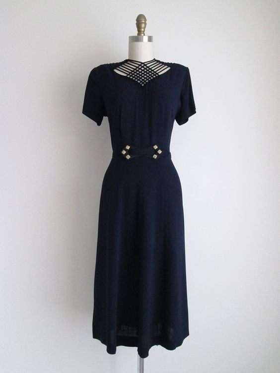 1940s Fashion: Vintage 1940s navy crepe vintage dress