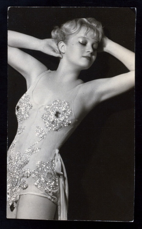 1930s vintage photo of female singer Ina Ray Hutton in a showgirl outfit. 