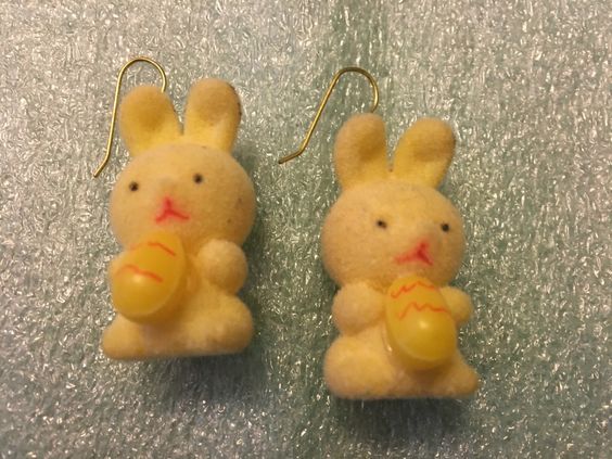 Vintage 1940s-1950s Flocked Easter Holiday White Bunny Rabbit Earrings