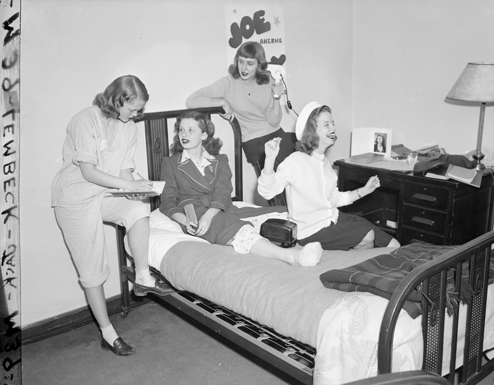 1950s vintage image of Dorm Life at the University of Chicago 1950s 