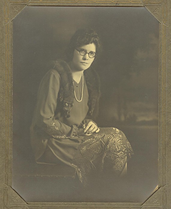 YOUNG WOMAN PHOTO Portrait in Original Folder, Fur, Pearls, Elegant Dress, 1920's, Vintage Black and White Mounted Photography