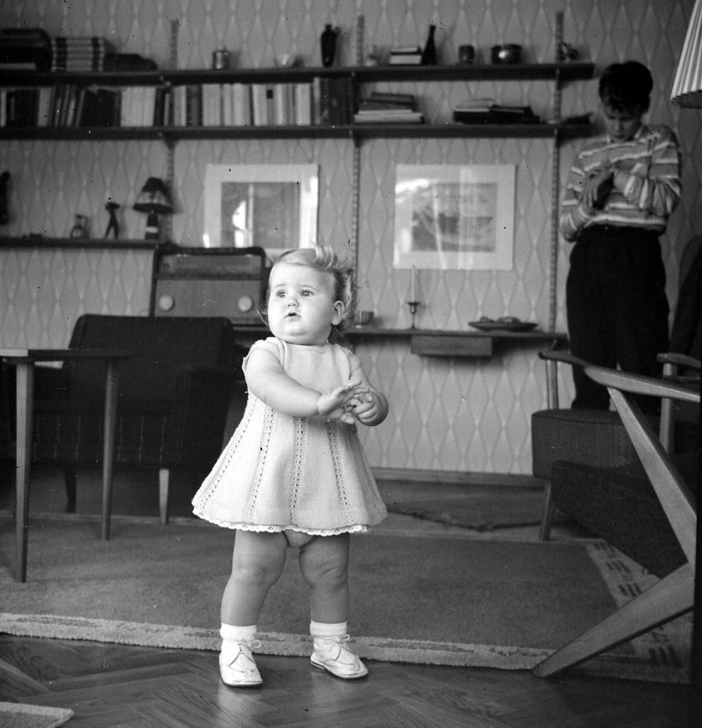 1958 Baby in livingroom vintage photo