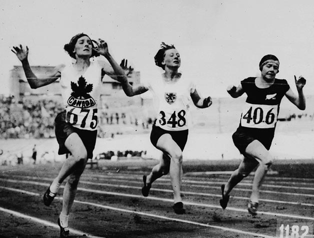 1920s vintage photo of the 1928 Summer Olympics women's 100m race featuring Canadian Myrtle Cook