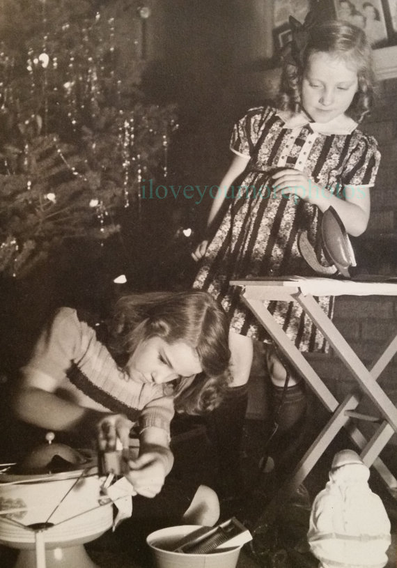 1940s vintage image of two little girls with the Christmas tree and gifts