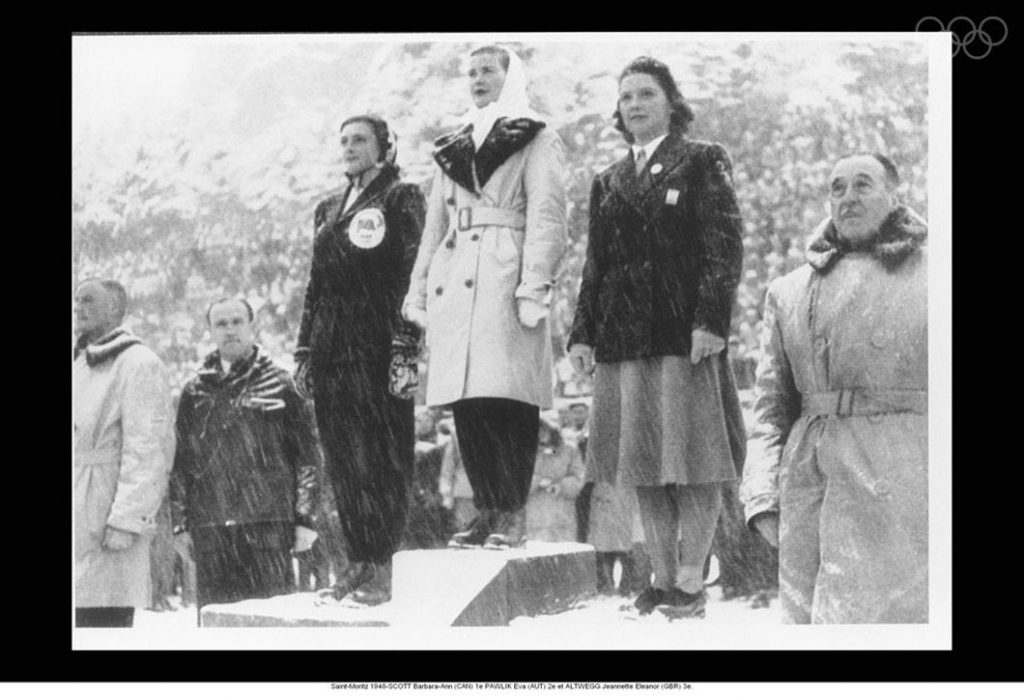 1940s Vintage Photo of Figure Skater Barbara Ann Scott standing on the podium at tthe Olympic Games at St. Moritz, Switzerland 1948. Saint-Moritz 1948