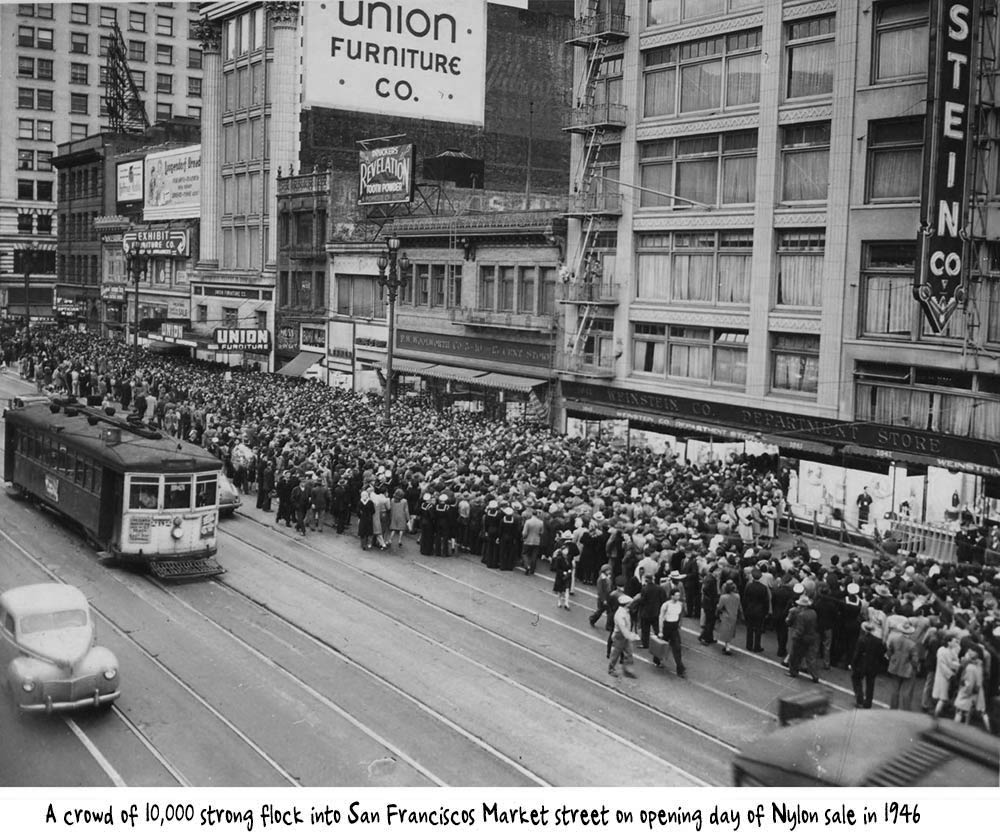 1940s Vintage Photo: 1946 San Francisco Nylon hosiery queues