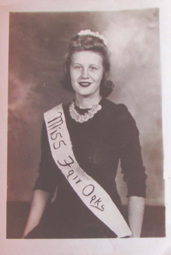 1940s photo of a young woman who won a pageant, 1940s vintage hair inspiration