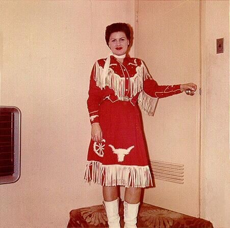 Vintage Country & Westerrn Fashion: Patsy Cline in a fridge skirt & western fringe shirt. 