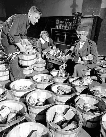 1950s vintage photo: Preparing Thanksgiving food baskets for the needy, 1954. 