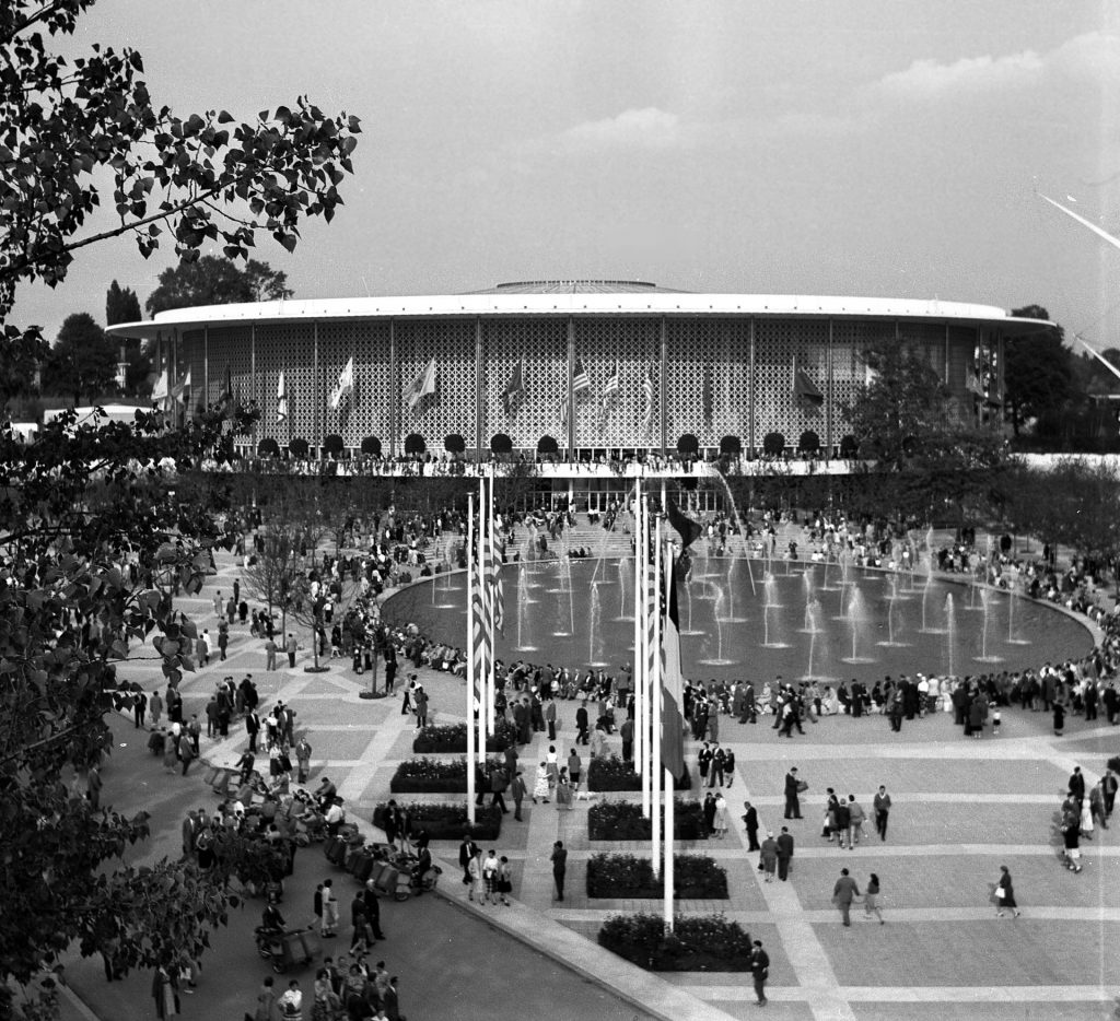 Expo58_building_USA