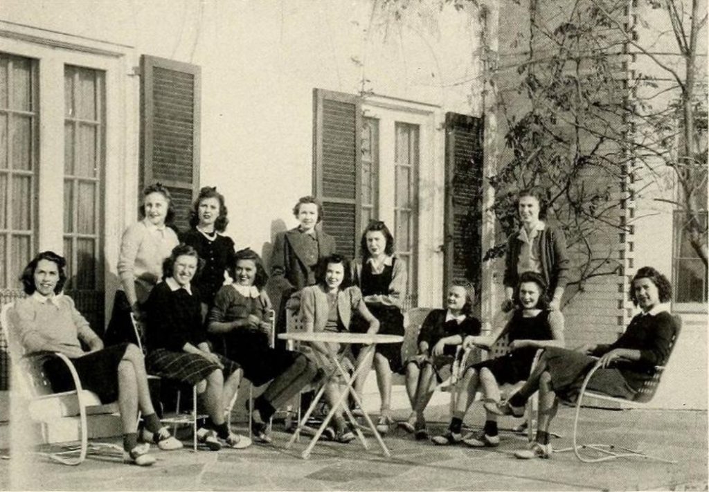 1940s College Sorority-1941 yearbook photo-1940s-womens fashion-Saddle Shoes