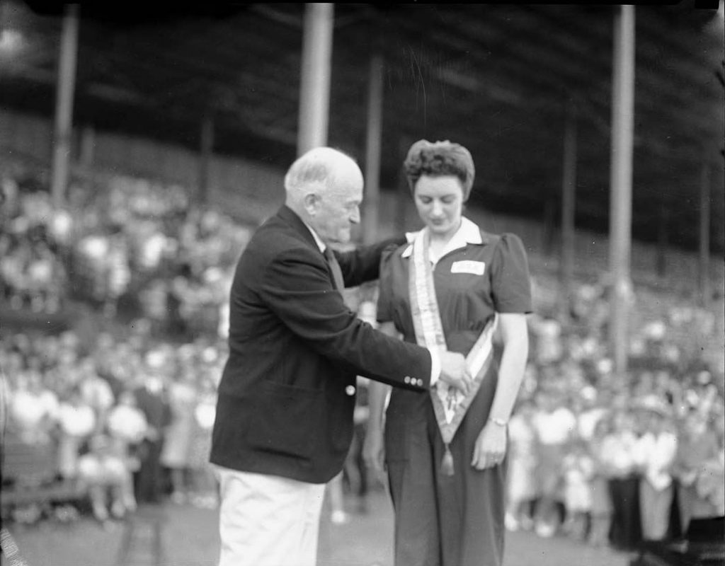 1940s vintage photo of Miss War Worker Beauty Contest 1942 Canada