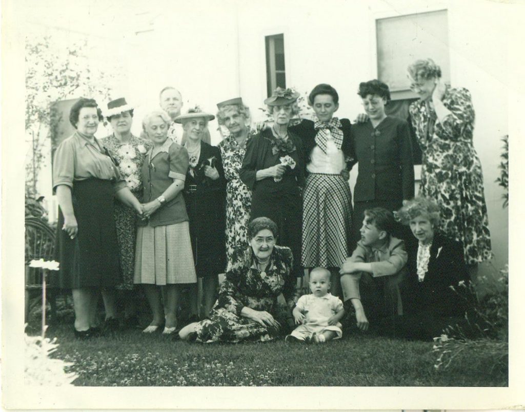 1940s photo of grandmothers and great grandmothers in 1940s fashion