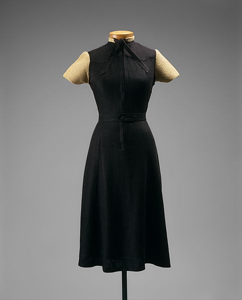 1930s Fashion: 1937-1938 Vintage Linen Dress by Clare Potter.