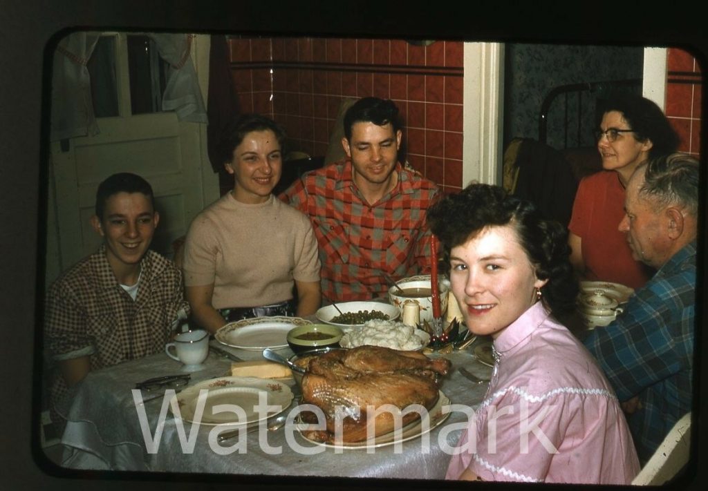 1950s photo of a family gathered around the thanksgiving table 1950s life