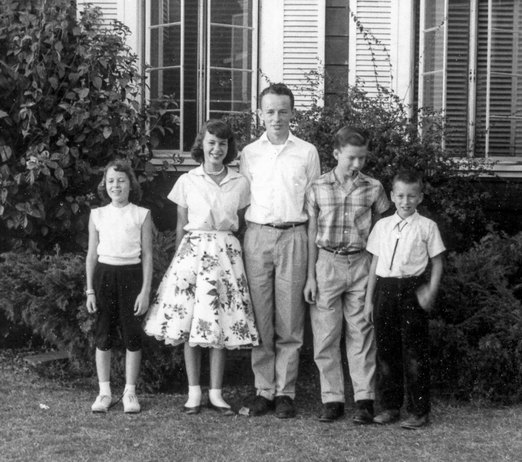 1950s photo of cousins together on thanksgiving in 1950s kids fashions