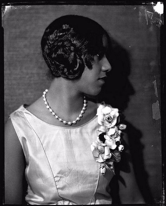 1920s Hairstyle on a 1920s black woman