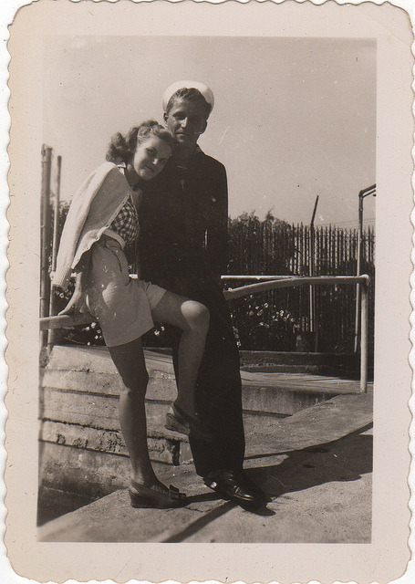 Sailor on leave takes his best gal out for a day together in the summer time. 1940s Photo. 1940s Fashion, Summer Style