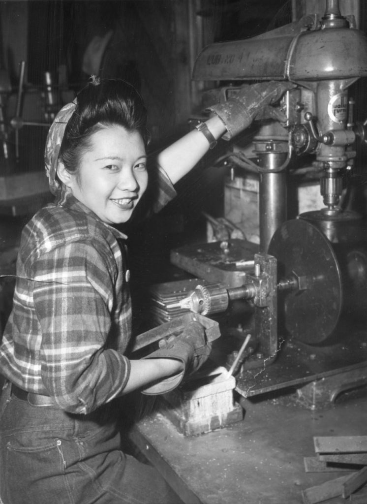 Chinese-American-Shipbuilder-1940s-photo-of-woman-working-on-a-machine-during-ww2