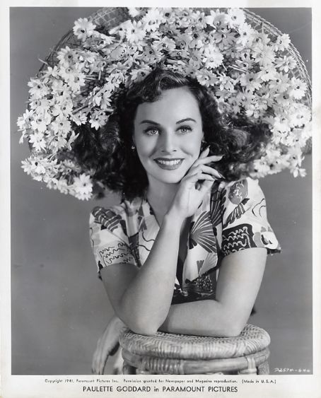 Paulette Goddard in a giant Easter Bonnet/ Spring Outfit 1940s Photo