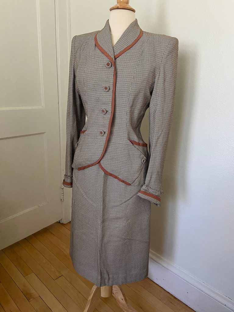 Vintage 1940s 40s war era WW2 brown houndstooth skirt suit