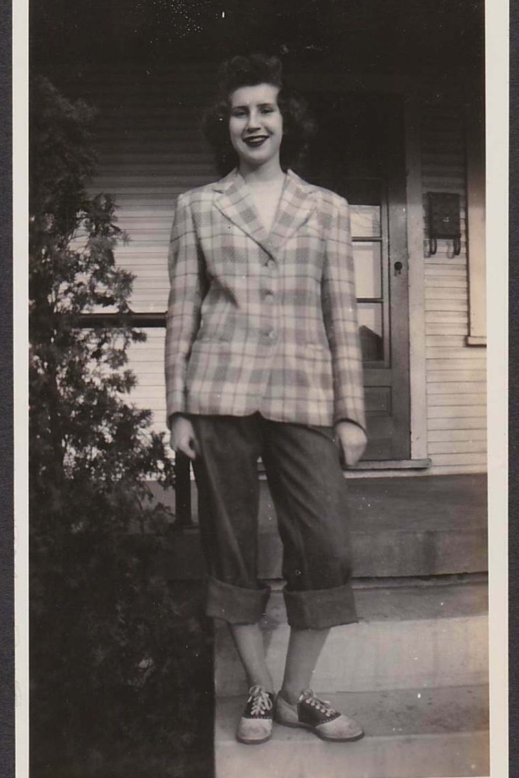 Fall Fashion Look: Plaid Menswear Jacket as seen on our stylish young women in this 1940s Photo. I love the rolled up jeans, paired with the jacket and the saddle shoes. Great look! 