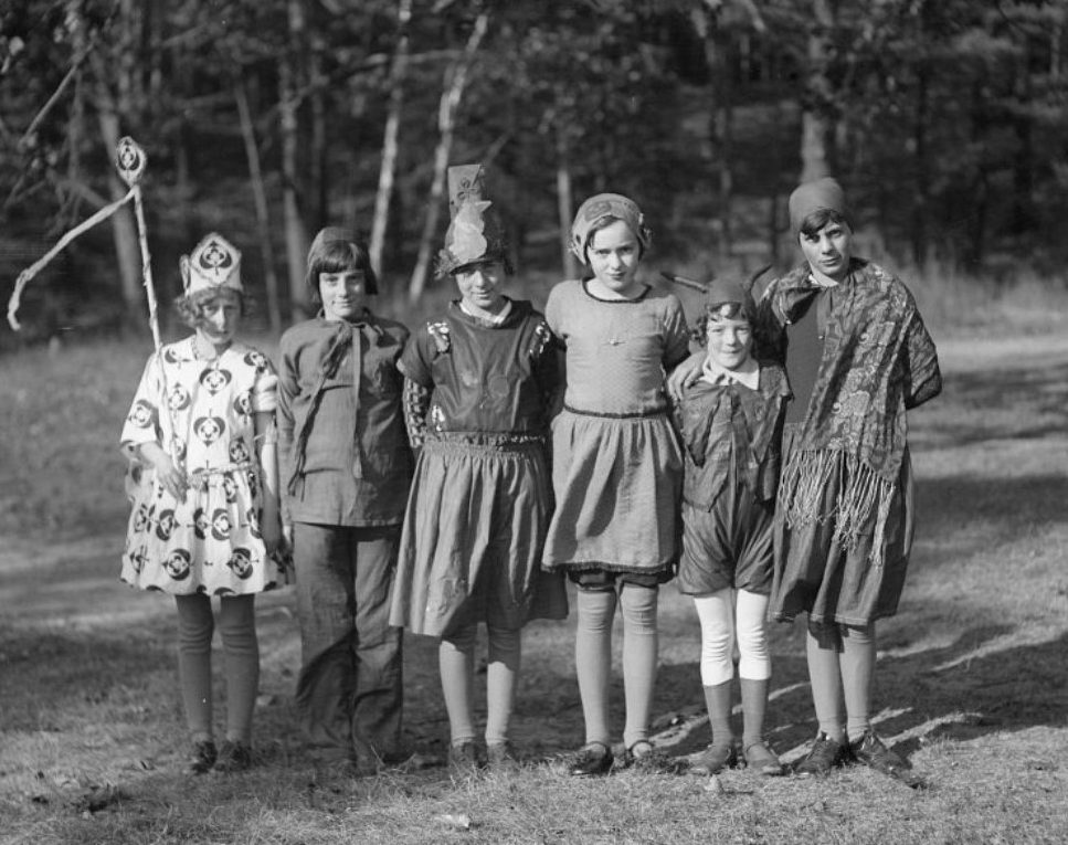 1920s vintage halloween Photo (October 28, 1929) from Victoria Park Forest School, Halloween party, group of six kids in costumes. 