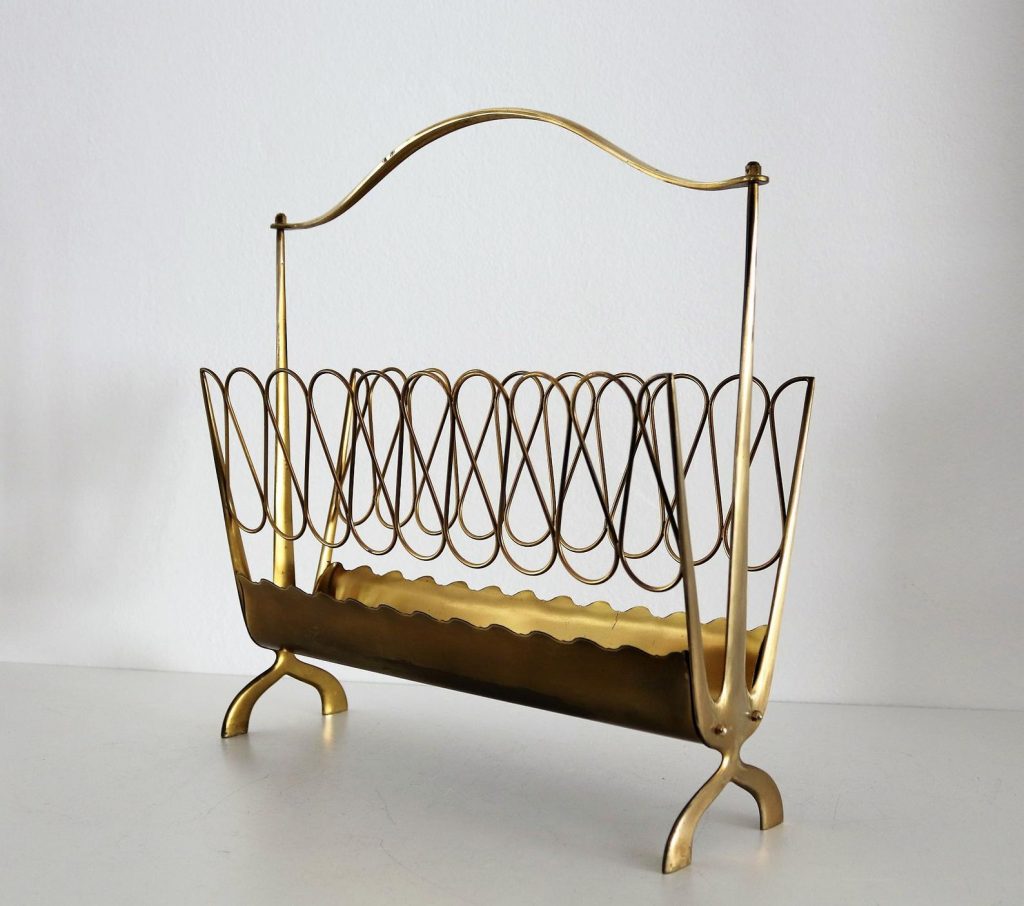 Beautiful magazine rack or newspaper holder made of full brass in Italy during the 1950s.