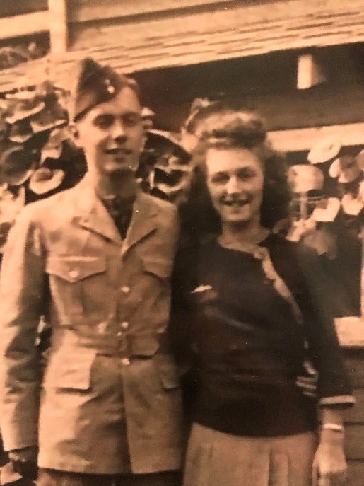 1940s Photo of a 1940s couple during WW2. Image from Little Blue Suitcase Blog