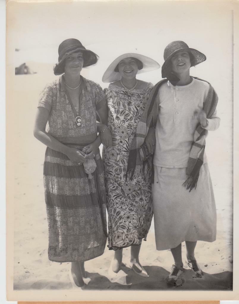 1920s Vintage Photo: Press photo from the 1920s of Mrs. Harold Wall, Mrs. Orson D. Munn, Mrs. WIlliam Fleitmann in incredible 1920s Dresses, hats and shoes. Another very fashionable photo. (Available as of July 27th, 2021 HERE)