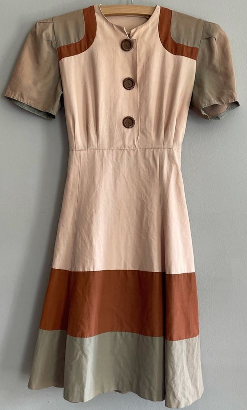 1940s Fashion: 1940s junior rayon puff sleeve color-block dress