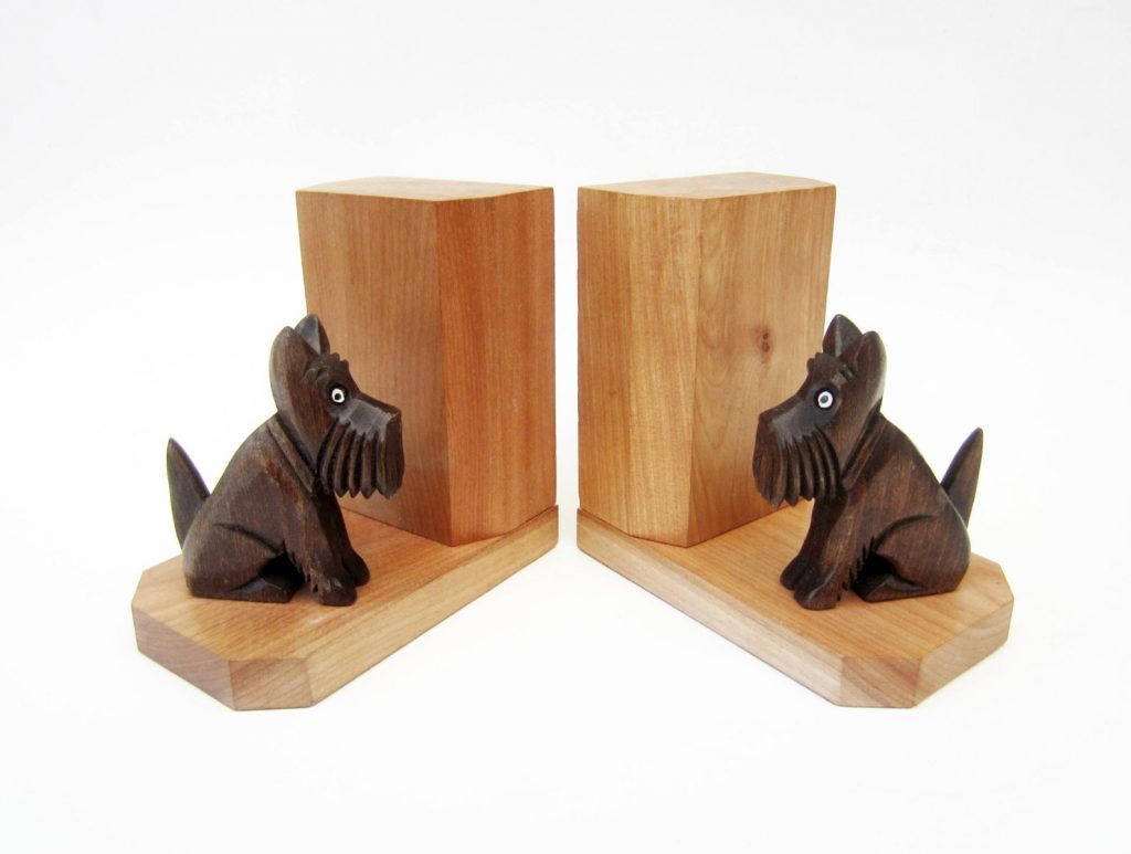 French vintage wooden BOOKENDS representing 2 cute small scottie dogs from the 1950s / 1960s