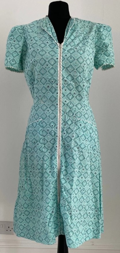 1940s Fashion: 1940's Turquoise Novelty Day Dress / House Dress 