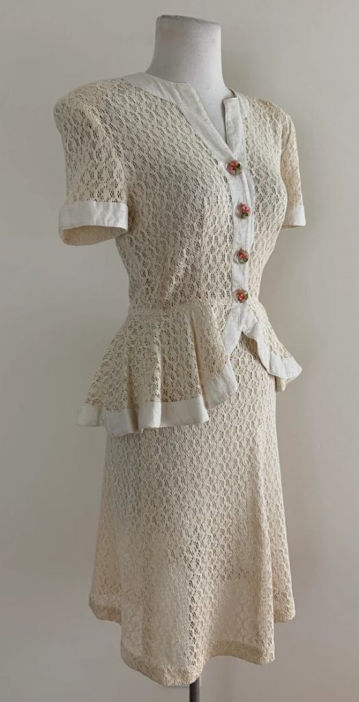 1940s Fashion: A Vintage 1940s Off White Crochet Skirt Suit 