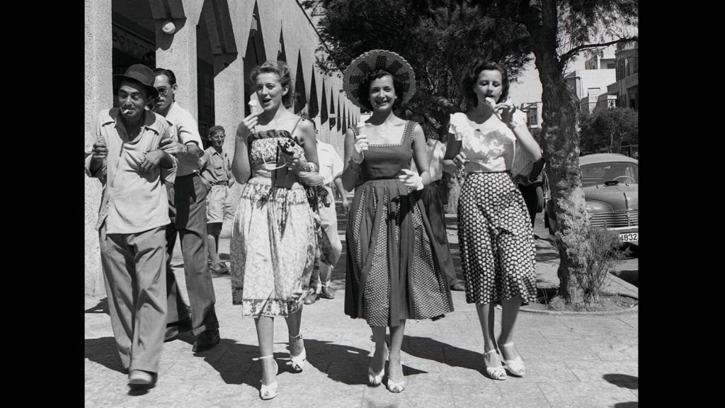 1950s vintage photo: Israel’s beauty pageant winners of 1950 keep cool with ice pops on a hot Tel Aviv day