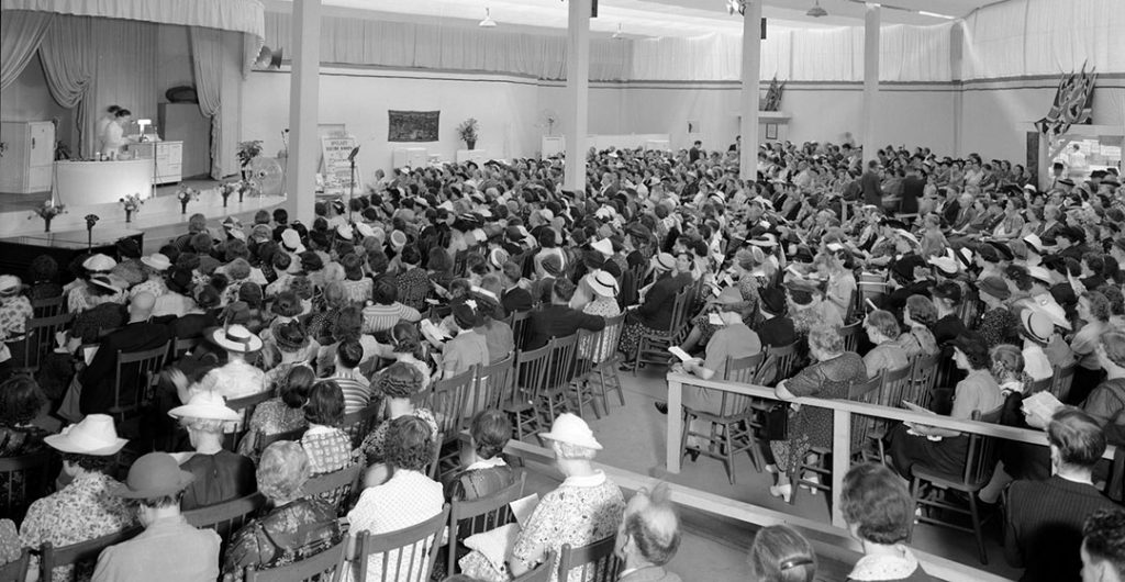 1940s vintage photo of a cooking demonstration in 1940 at the Toronto CNE 