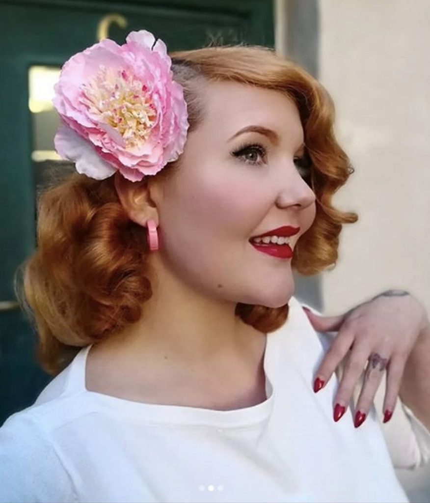 Vintage Hairstyle: Large Peony Pinup Hair Flower in Baby Pink. Fun Pinup hair flower / Rockabilly hair flower