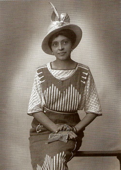 1930s vintage photo of a pretty young Black Woman in a stunning 1930s top and matching skirt (or possibly a 1930s dress). Fantastic 1930s Fashion on display. 